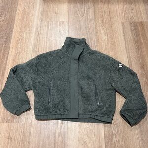 Vuori Sherpa Jacket, size medium